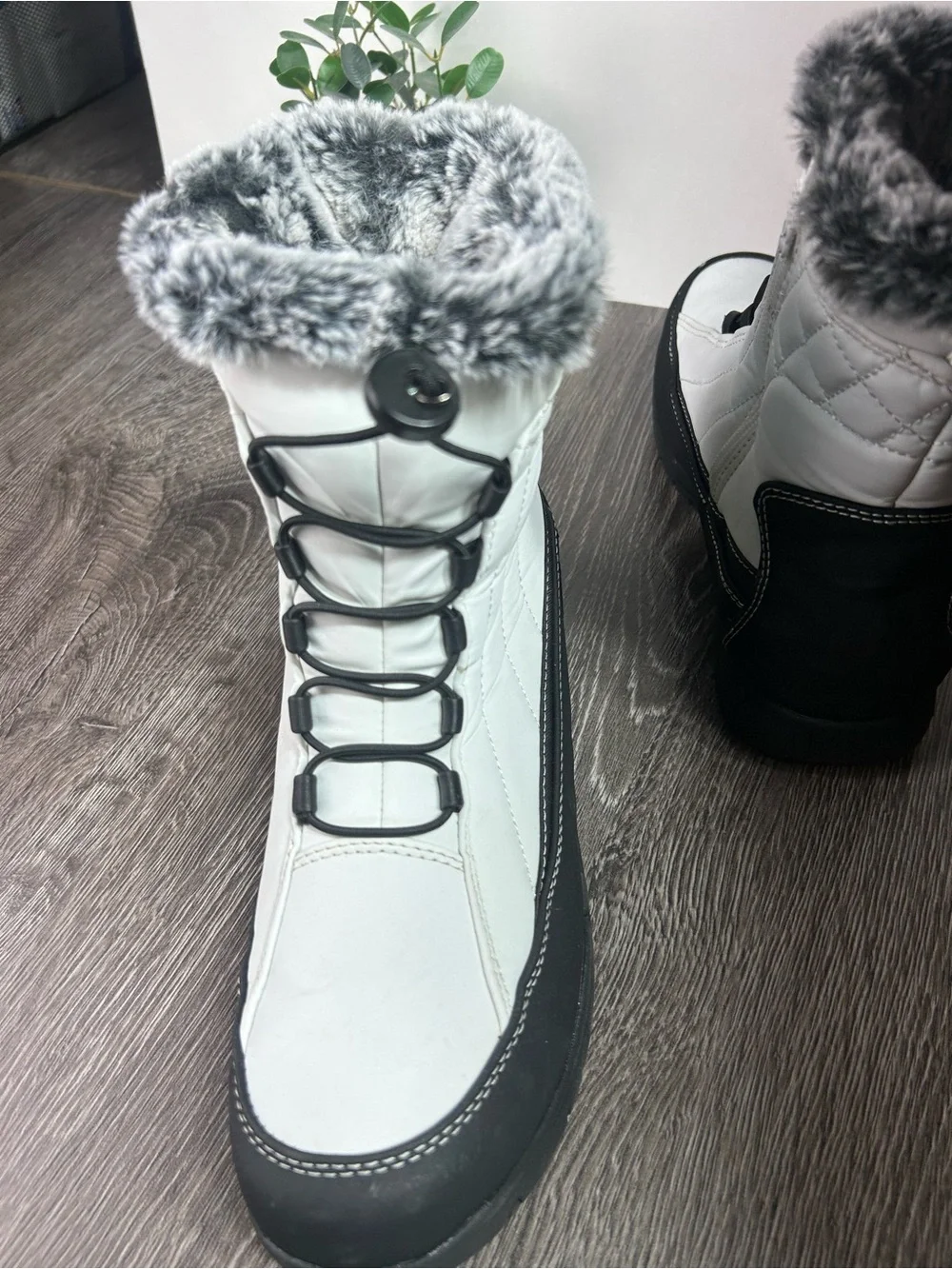 Totes Women’s Insulated Winter Snow Boots - White/Black